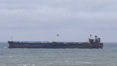 Oпитват да изтеглят танкера Kairos на пристанището в Бургас