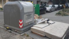 Варна тъне в боклуци!  От жегата често техниката аварира, оправдават се от общината