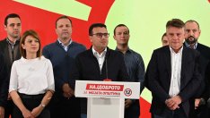 Заев подаде оставка от всички постове