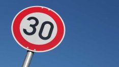 ЕС ни натиска: 30 км/ч и у нас на пътя и нулева толерантност за пияните водачи