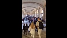 Франция се тресе от страх. Лувъра затваря заради бомбена заплаха