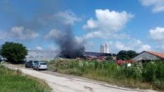 Огромен пожар и взривове в Бяла