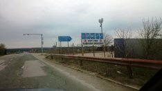 Собственик на заведение забрани паркирането на турски тираджии