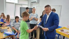 Наградиха първите участници в курса по роботика във Варна