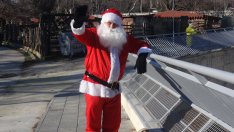 Дядо Коледа раздаде лакомства в зоопарка във Варна