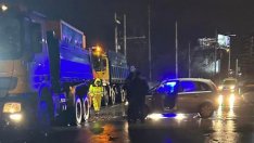 Шофьор се вряза в снегорин, изостави колата с детето си и избяга (СНИМКА)