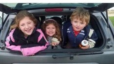  Майка влезе в магазин, апаш открадна колата с три деца вътре