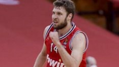 Извънземен Везенков изригна с 45 точки в Евролигата