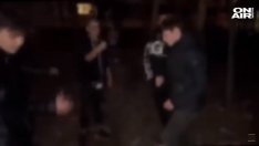 Брутално! Тийнейджъри млатят момче, унижават го. Снимат! ВИДЕО