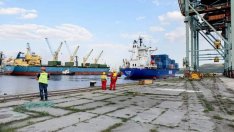 Пристанища във Варна и Бургас са алтернатива за сухопътния трафик на товари от Азия за Европа