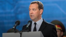 Медведев видя в 2023: Война в САЩ, Мъск - президент, ЕС се разпада