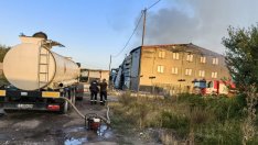 Горя склад за фолио в столичния квартал "Илиянци"