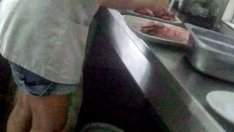 На работа в китния Китен: Развалена храна, ровена от ромки!