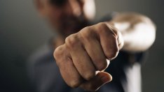 Двама пребиха полицаи