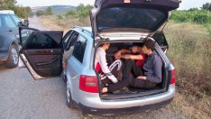 "Ауди" опита да избяга от полицията, натъпкано с 9 бежанци