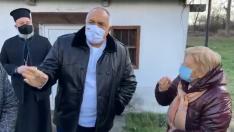 Премиерът: Управляваме кризата и заводите работят!