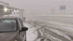 Сняг в планините, вече вадят забити в преспите