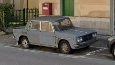 Тя стои паркирана на улицата... 47 години. Ни мърда, ни ще я махнат