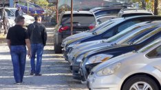 Вижда му се краят. Спира ли продажбата на дизелови и бензинови коли?