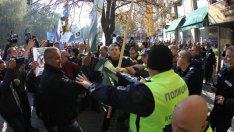 Антиваксъри нападнаха министри (ВИДЕО)