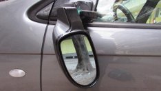 Издирват деца, потрошили редица коли в центъра на Варна (СНИМКИ)