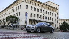 Ковид криза ли? Милионери грабят луксозни коли