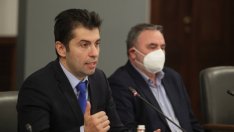 Петков: Няма да има затваряне и сертификати