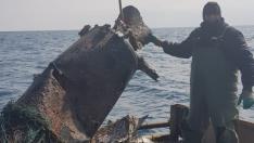 7 тона стари рибарски мрежи извадиха варненски рибари