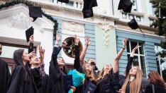 Тържествено се дипломираха абсолвентите в Икономически университет – Варна