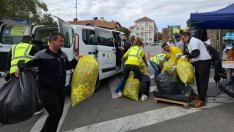 Варненци дариха капачки и стотинки на кампанията "Аз вярвам и помагам"