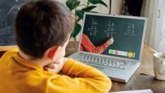 Колко ученици остават да учат у дома по свое желание