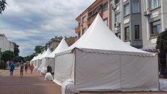 Сложиха шатрите за книги на новото място в центъра на Варна