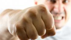 Баща преби съученик на сина си в клас