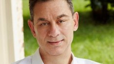 Директорът на Pfizer пак пипна COVID