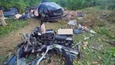 Tesla скочи в пропаст. Колата за скрап, а шофьорът в стрес, но жив и здрав СНИМКИ