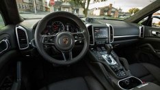 Екшън във Варна: Спипаха надрусан чужденец с „Кайена“ на варненка