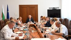 Правителството вдига линията на бедност на 443 евро за 2027 г.