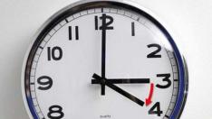 Местим стрелките на часовника с час напред на 28 март