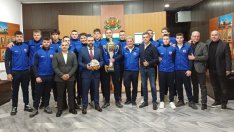 Посрещнаха в община Варна носителя на Купата на България по водна топка Комодор