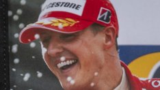 Шумахер подписал каска за благотворителен търг