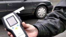 Възрастна пияна шофьорка се въртя по таван