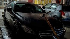 Колата на общински съветник от Варна осъмна със забита кирка