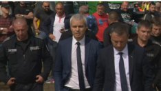 Костадин Костадинов отиде при земеделците в Долни Богров, те го изгониха