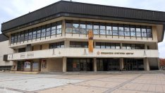 Премиерът разпореди проверка на театрите в Разград и Смолян