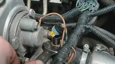 Какво свети сега? 13-те датчика в автомобила, които най-често ни лъжат