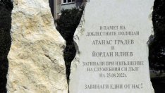 Три години от смъртта на полицаите, пометени от автобус с 47 мигранти