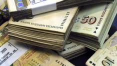 Работещите във временно затворените заради COVID-19 бизнеси ще получават компенсация в размер на 75% от осигурителния им доход