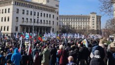 Двама депутати от „Възраждане“ са в болница след обгазяване, един е арестуван