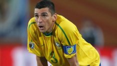 Бившият капитан на Бразилия Лусио се възстановява след изгаряния