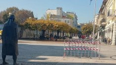 Проблемът с главните пешеходни артерии във Варна продължава: Пропадна част от площад "България“ 